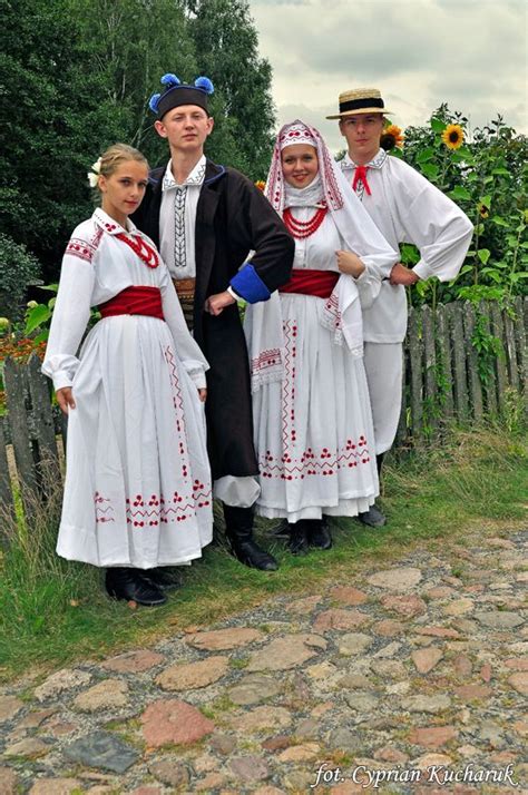 Folk costumes from Biłgoraj, Poland. Polish Clothing, Folk Clothing ...