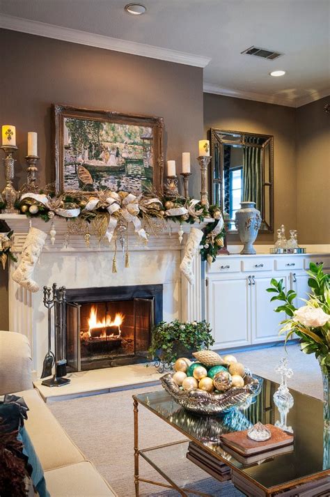 25 Stunning Christmas Living Room Decor Ideas