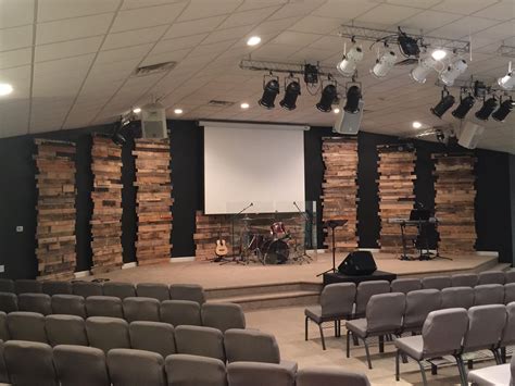 Leaning Towers of Pallets - Church Stage Design Ideas - Scenic sets and ...