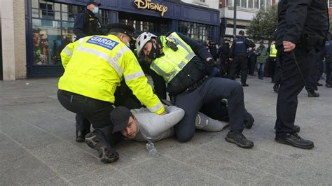 Arrests made after hundreds gather for anti-lockdown protests in Dublin ...