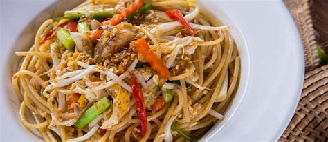 Pancit Malabon | Traditional Noodle Dish From Malabon, Philippines ...