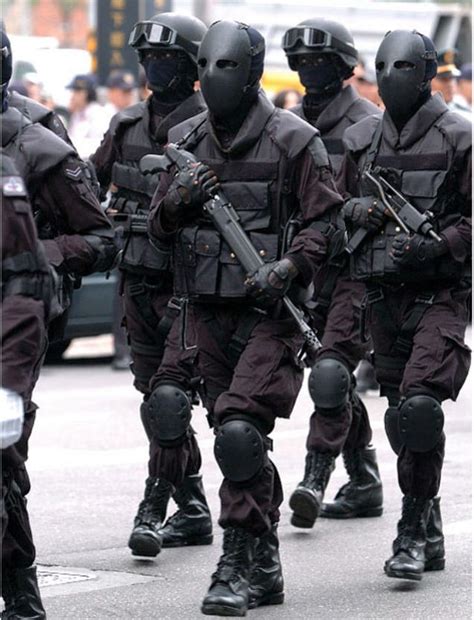 Taiwan's New Special Forces Uniforms Are Wearable Nightmare Fuel