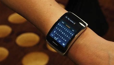 Samsung's curved Gear S smartwatch hits the UK on November 7th for £329 | Engadget