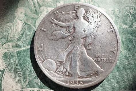 in God we trust ( already 1935) | half silverdollar from 1935 and 2 dollar note The post in God ...