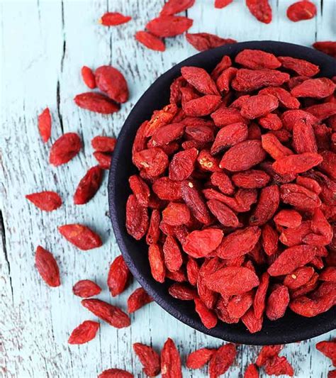 15 Benefits of Goji Berries, Nutrition, Side Effects, & Dosage