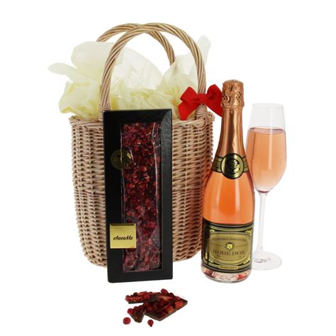 Wine Hamper - Luxury Sparkling Rose wine & Chocolate Hamper | Wine hampers, Chocolate hampers ...