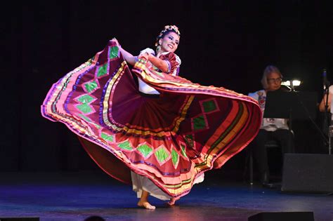 Luther Burbank Center puts annual Posada Navideña online