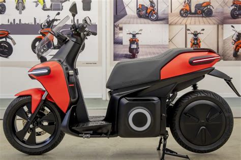 SEAT Unveil Their New e-Scooter Electric Motorcycle I TechNuovo