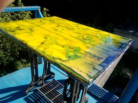 Стол "После грозы" желто-голубой на ножках из старой швейной машинки. | Picnic table, Decor ...