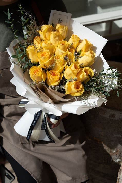 Yellow roses | Yellow rose bouquet, Flowers bouquet gift, Yellow roses