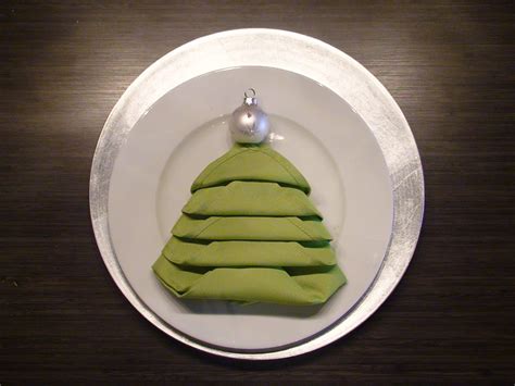 designs studio & co.: A Christmas Tree Napkin