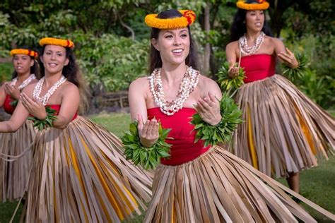 Tari Hula Hawaii - Sarana Pendidikan Menuju Indonesia Gemilang