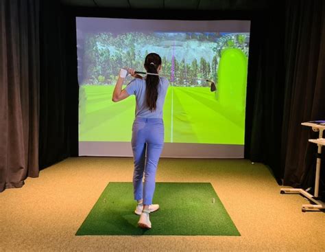 Premium Photo | Female golfer makes golf swing indoors concept