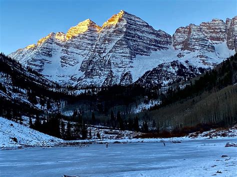 Video: Sunday morning sunrise on Maroon Bells, pond hockey on Maroon Lake HD wallpaper | Pxfuel