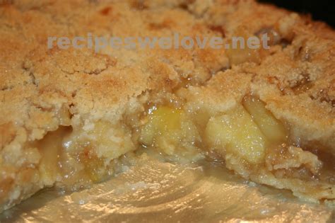 Recipes We Love: Apple Pie (with streusel topping)