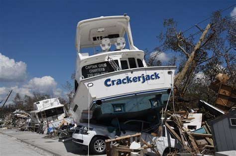 Chief of Engineers visits Hurricane Ian battered Fort Myers Beach | Article | The United States Army