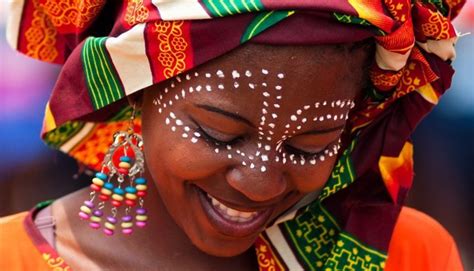 A Cultura Africana nos minimos detalhes, dança, costumes e etc