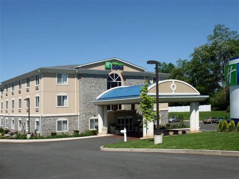 Holiday Inn Express Newington - Cheapest Prices on Hotels in Newington (CT) - Free Cancellation