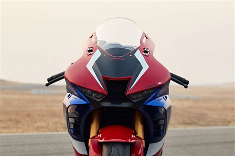 2021 Honda CBR1000RR-R Fireblade SP Review - Cycle News