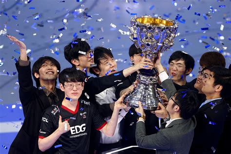 EDG overcomes past to make history with LoL Worlds 2021 victory - CGTN