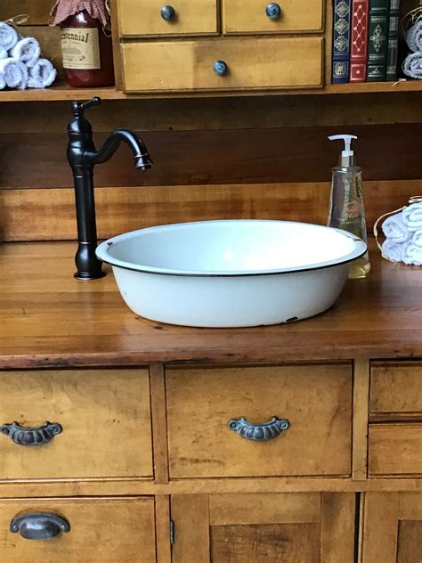 20+ Vintage Farmhouse Bathroom Sink