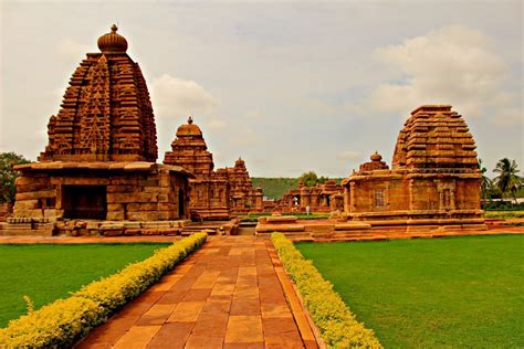 Top 10 Popular Historical Monuments Sites in Karnataka