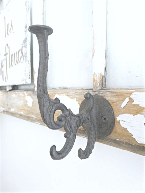 Junk Chic Cottage: Vintage Hangers