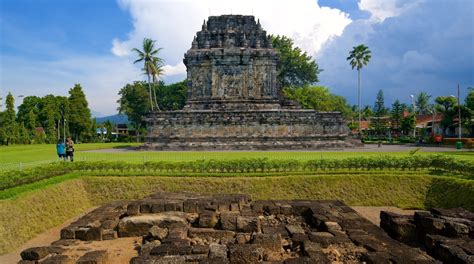 Candi Mendut - Mungkid Attraction | Expedia.com.au