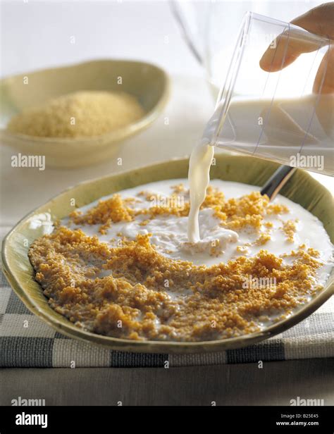 Breakfast cereal and milk Stock Photo - Alamy