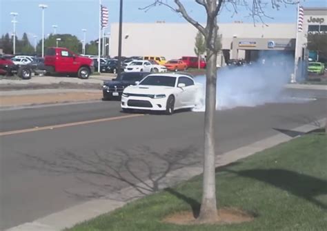 Dodge Charger Hellcat Does 1/8 Mile Burnout Right in Front of the ...