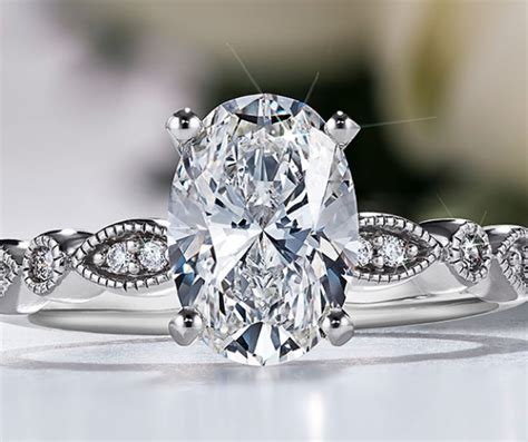 Oval Cut Diamond Engagement Rings