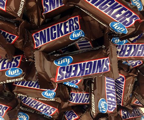 Snickers Fun Size Chocolate Caramel Candy Bars, Treat Size Bulk Pack ...