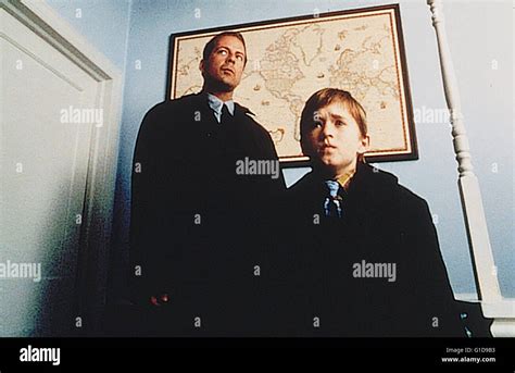 Sixth Sense, The / Bruce Willis / Haley Joel Osment Stock Photo - Alamy