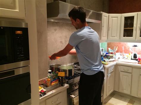 Novak Djokovic is making dinner! I want to come home and see this ...