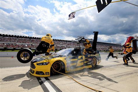 The 8 Most Memorable NASCAR Pit Stops