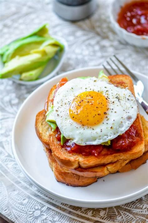 Avocado Fried Egg Toast with Tomato Jam Recipe | ChefDeHome.com