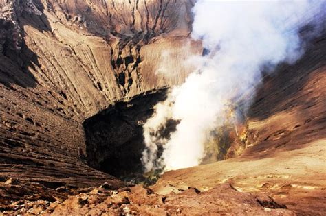 Premium Photo | Crater of mount bromo