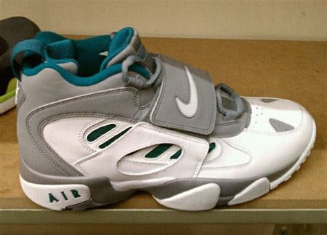 Jets Only: Nike Air Diamond Turf 2 Spring 2012