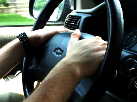 TIL there are two types of steering methods taught to new drivers: 'hand-to-hand' and 'hand-over ...