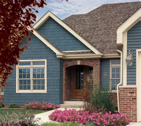 like this color combo of siding and roof shingles | Exterior house ...