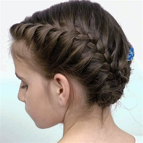 Recogido sencillo y elegante con trenza francesa - Pequeinados