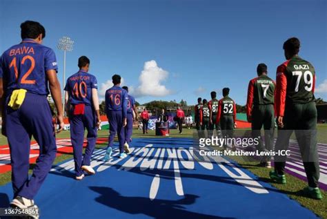 Bangladesh National Anthem Photos and Premium High Res Pictures - Getty ...