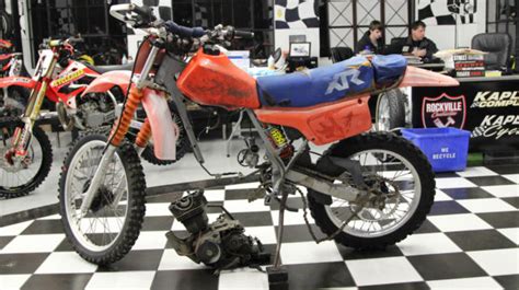 1983 Honda XR200R For parts or restoration, basket case, lots of good ...