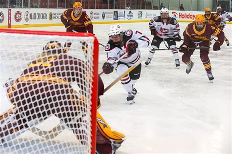 SCSU Women's Hockey Ties #2 Minnesota