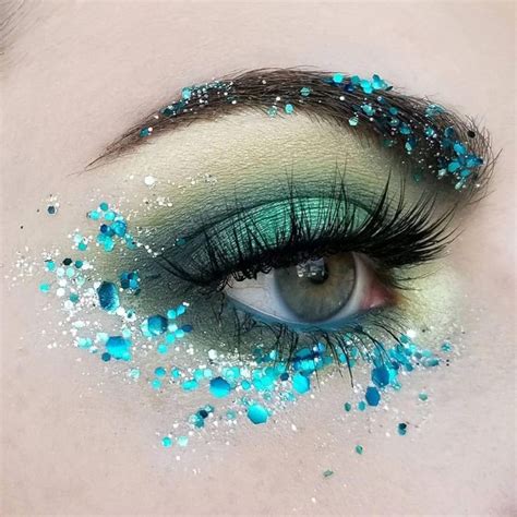 Blue glitter eyeshadow look | Festival makeup glitter, Cosmetic glitter ...