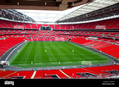 Wembley football stadium empty Stock Photo - Alamy