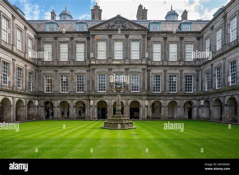 Holyroodhouse palace interior hi-res stock photography and images - Alamy