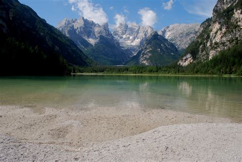 File:Lake Landro, Italy.jpg - Wikimedia Commons