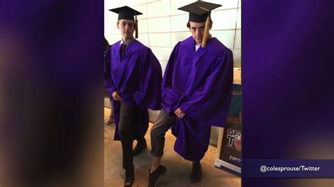 Dylan and Cole Sprouse switch places at their NYU graduation - YouTube