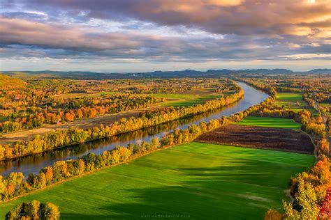 The Connecticut River in Massachusetts [OC][3000x2000] : EarthPorn